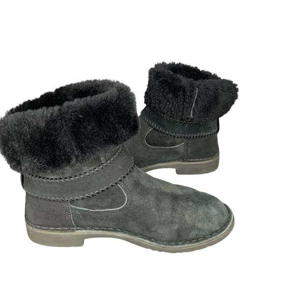 UGG Cedric style 1012360 black suede sheepskin and shearling‎ boots. Size 8 - Picture 7 of 12